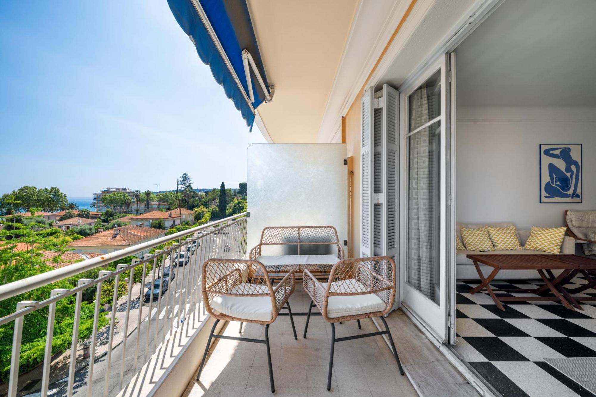 Sunny With Balcony Apartament Mentona